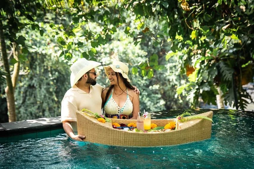 River Floating Breakfast